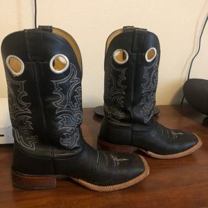 Black bull hide Cavenders Boots